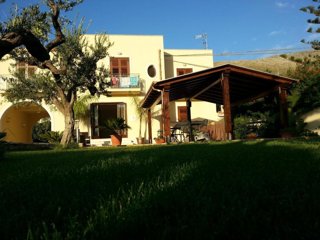 Trigrana Vacanze Hotel Castelluzzo Exterior photo